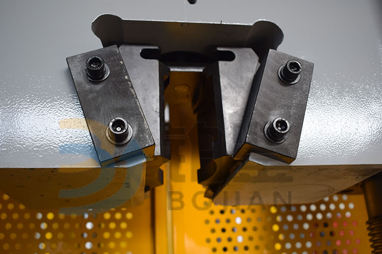 BJWE-S1000D數(shù)顯式液壓萬(wàn)能試驗(yàn)機(jī) BJWE-S1000D數(shù)顯式液壓萬(wàn)能試驗(yàn)機(jī)
