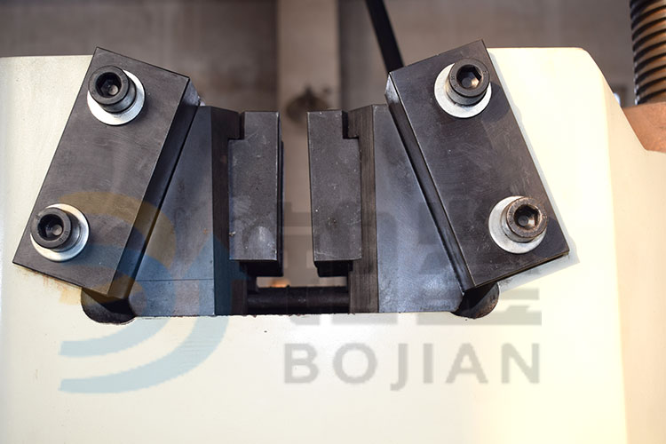 BJWE-S1000D數(shù)顯式液壓萬(wàn)能試驗(yàn)機(jī) BJWE-S1000D數(shù)顯式液壓萬(wàn)能試驗(yàn)機(jī)